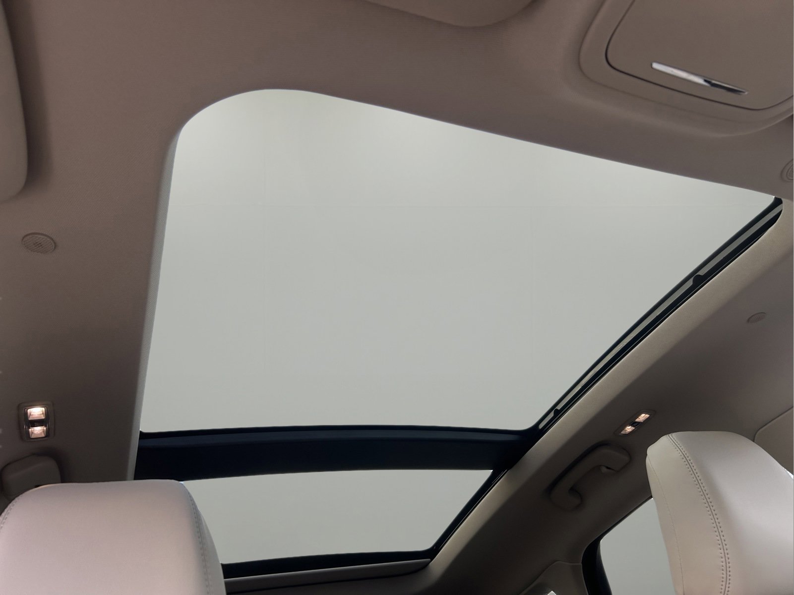 Used 2025 Lincoln Corsair Reserve image 11