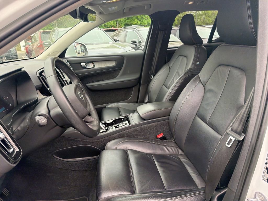 Used 2023 Volvo XC40 B5 Plus AWD/4WD image 21