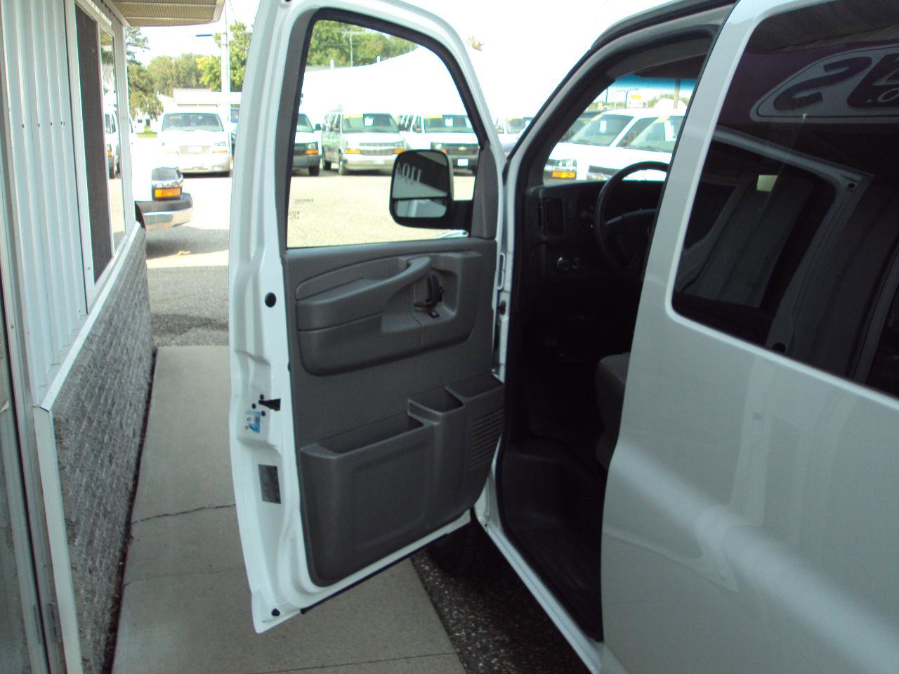 Used 2013 Chevrolet Express 1500 LT w/ LT Preferred Equipment Group AWD/4WD image 15