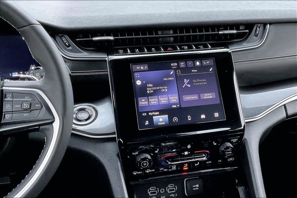 Used 2023 Jeep Grand Cherokee Altitude image 9