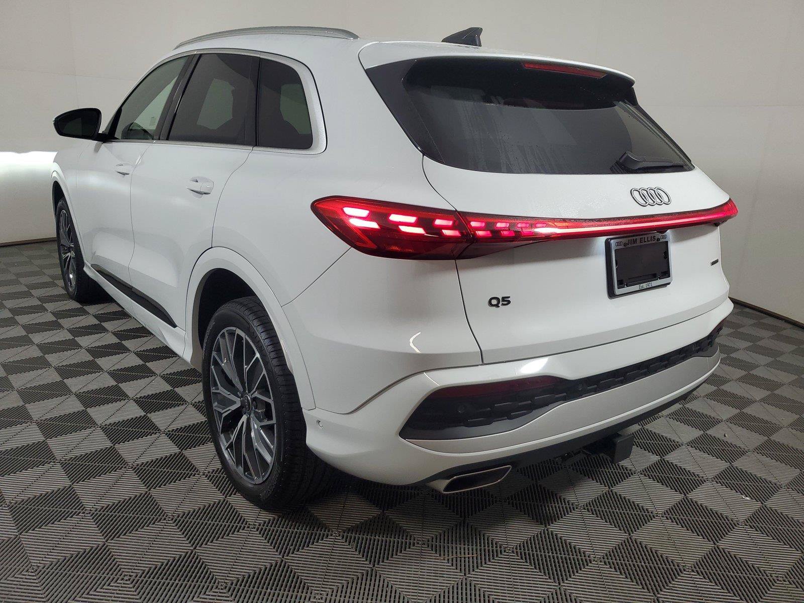 Used 2025 Audi Q5 Premium Plus AWD/4WD image 4