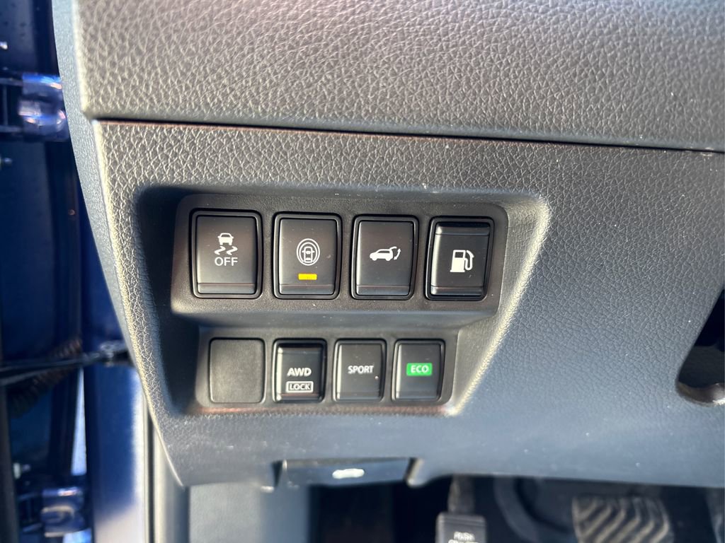 Used 2020 Nissan Rogue SV image 37