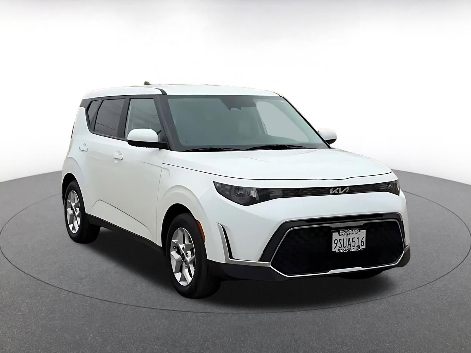 Used 2025 Kia Soul LX w/ LX Technology Package image 3