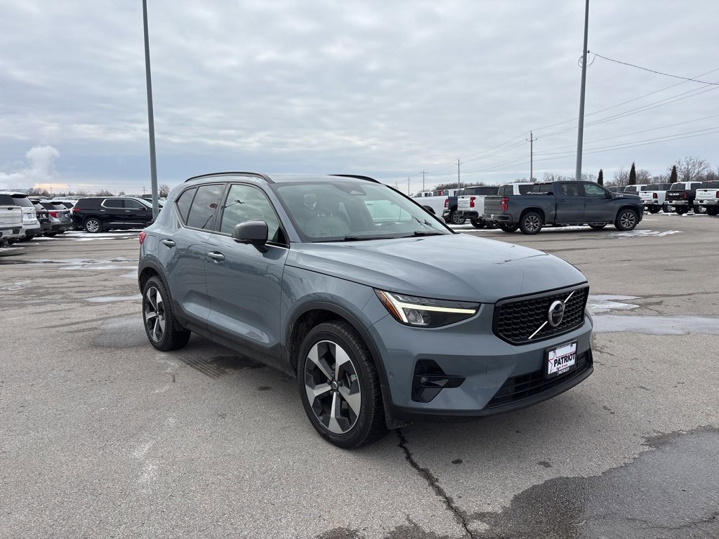 Used 2023 Volvo XC40 B4 Ultimate