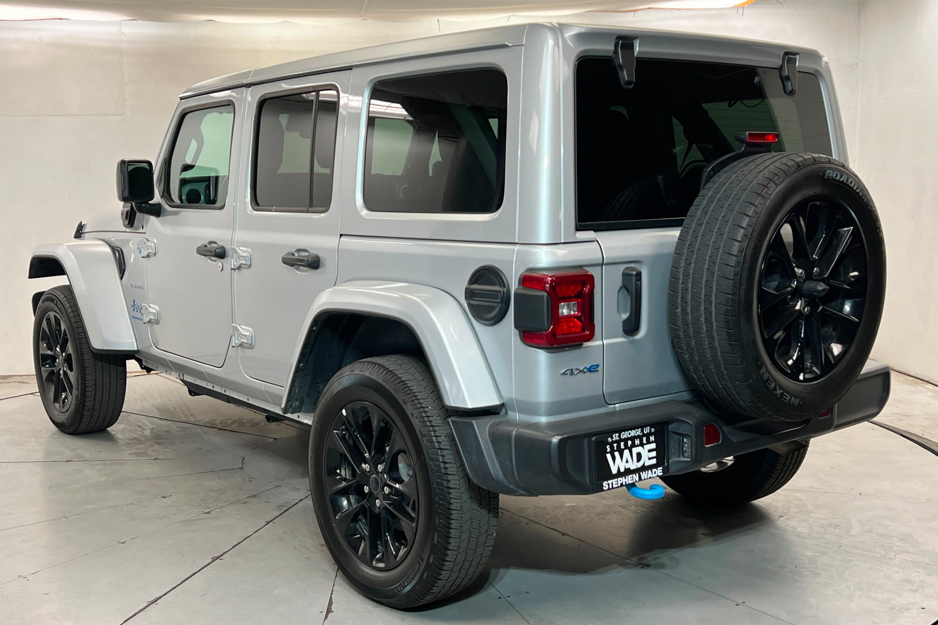 Used 2024 Jeep Wrangler Unlimited Sahara AWD/4WD image 3