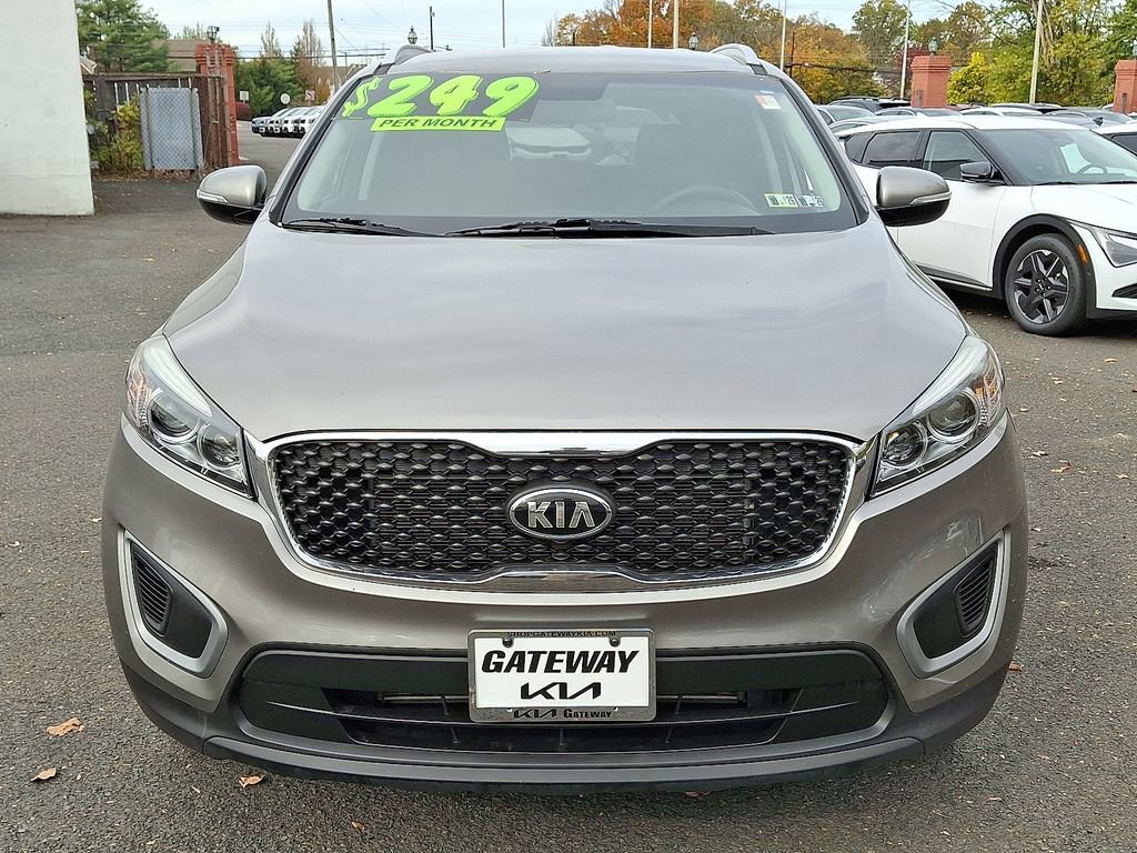 Used 2017 Kia Sorento LX image 2
