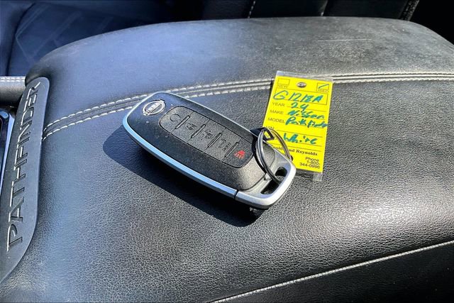 Used 2024 Nissan Pathfinder Platinum w/ Cargo Package AWD/4WD image 36