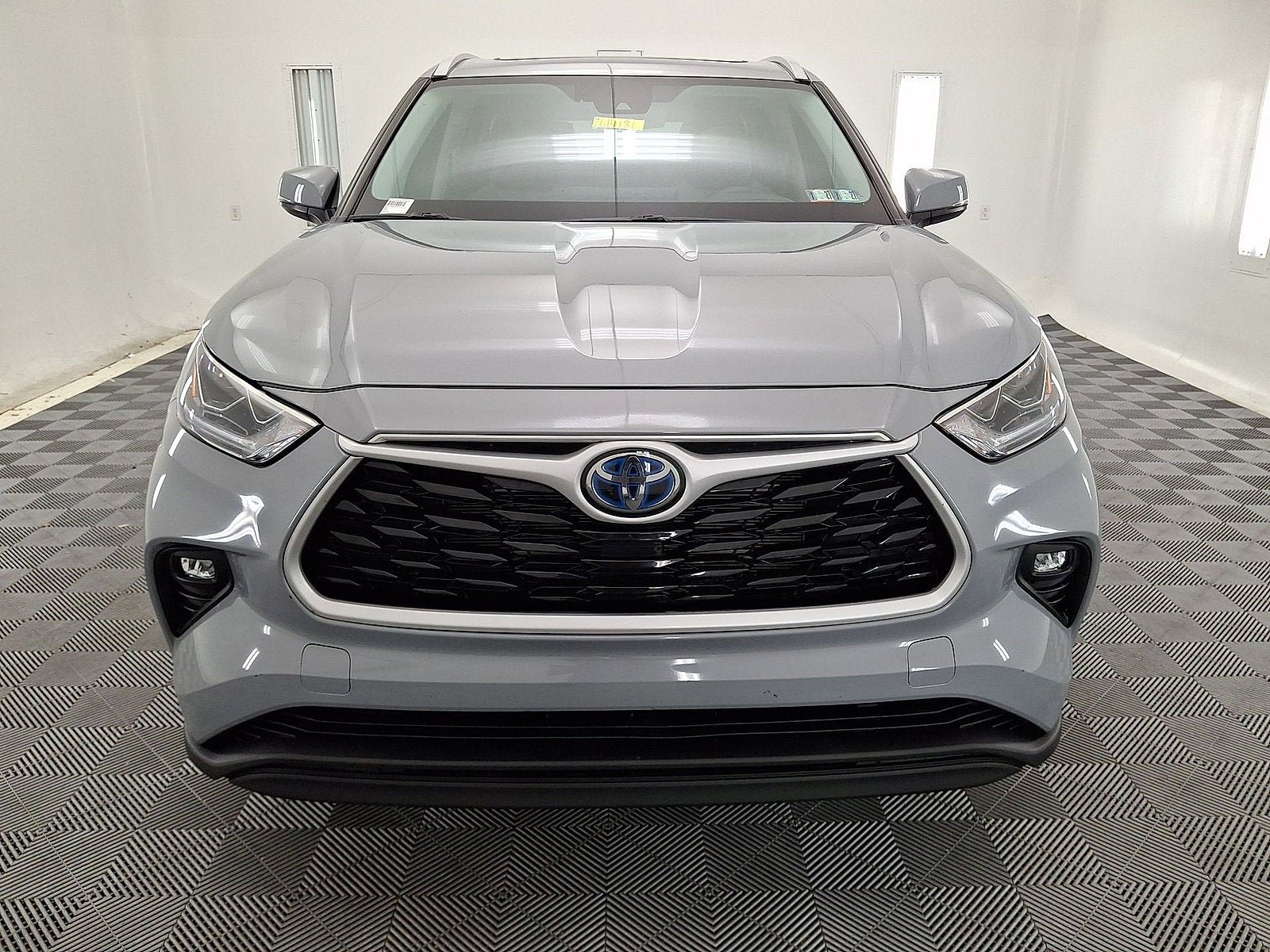 Used 2023 Toyota Highlander Bronze Edition FWD image 21