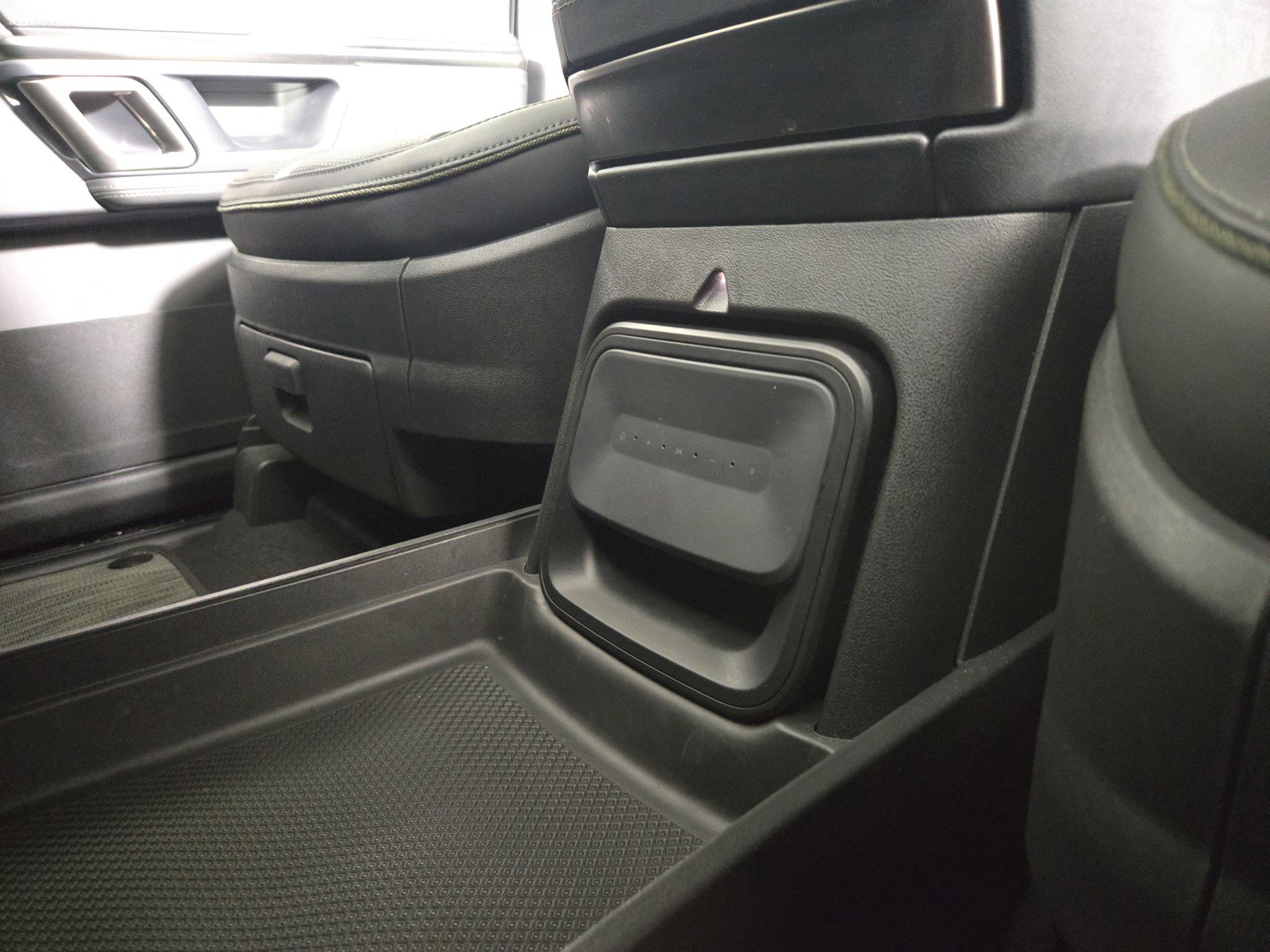 Used 2024 Rivian R1T Adventure image 31