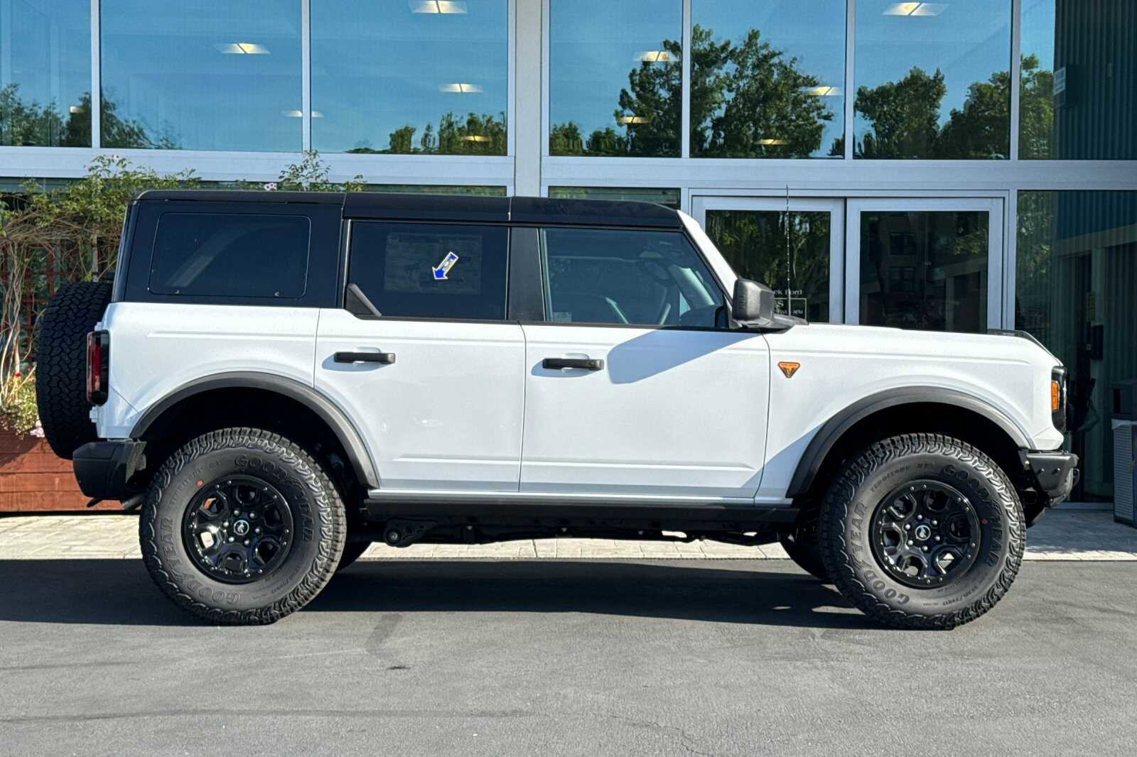 New 2026 Ford Bronco Badlands AWD/4WD image 3