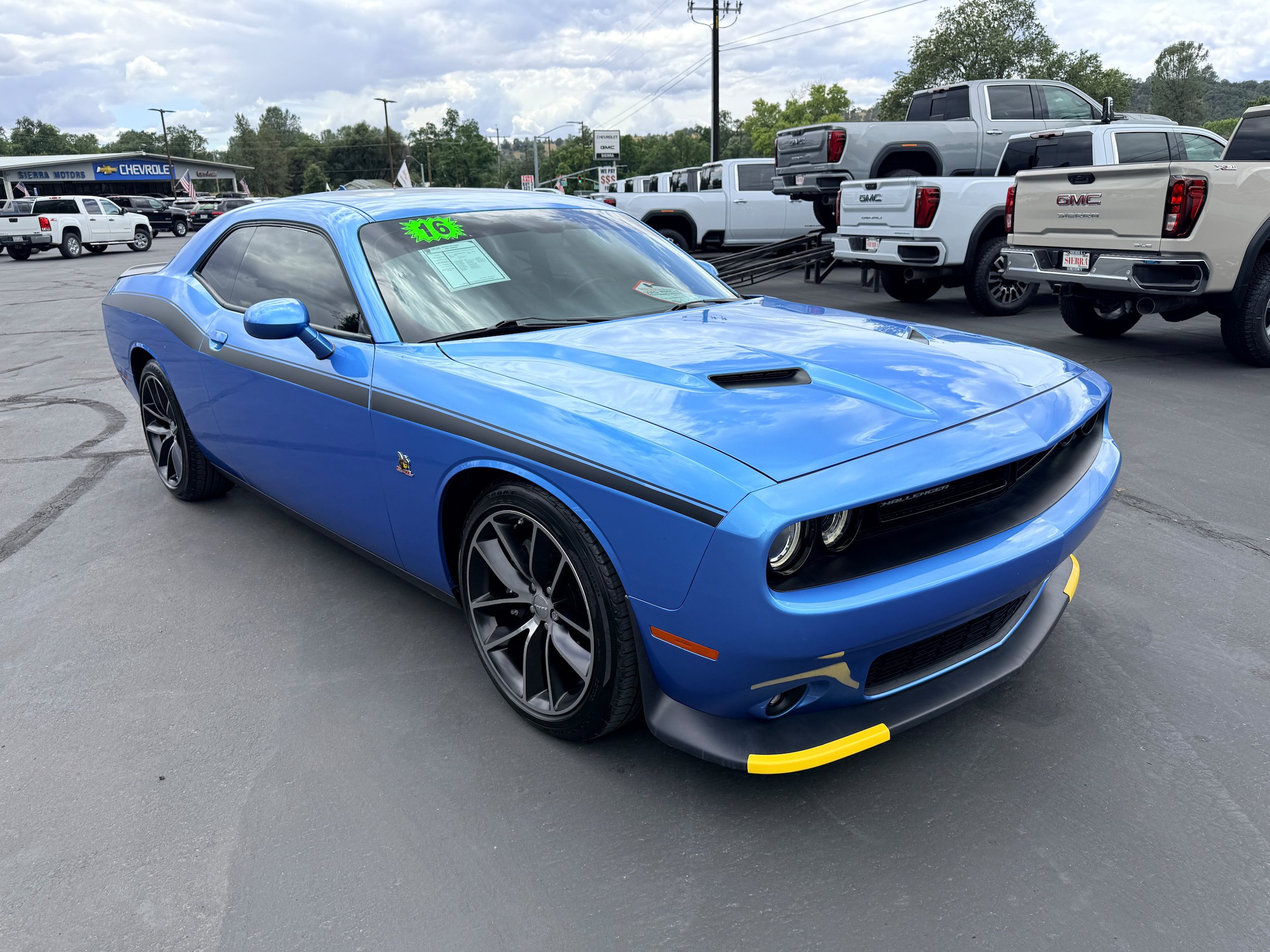 Used 2016 Dodge Challenger R/T Scat Pack w/ Leather Interior Group RWD image 4