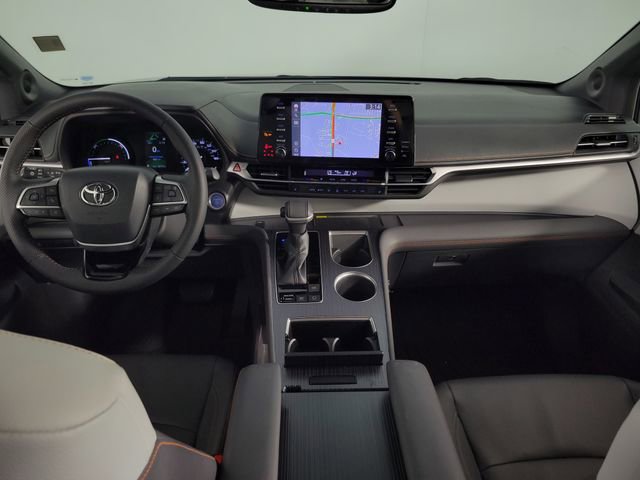 Used 2022 Toyota Sienna XSE image 27