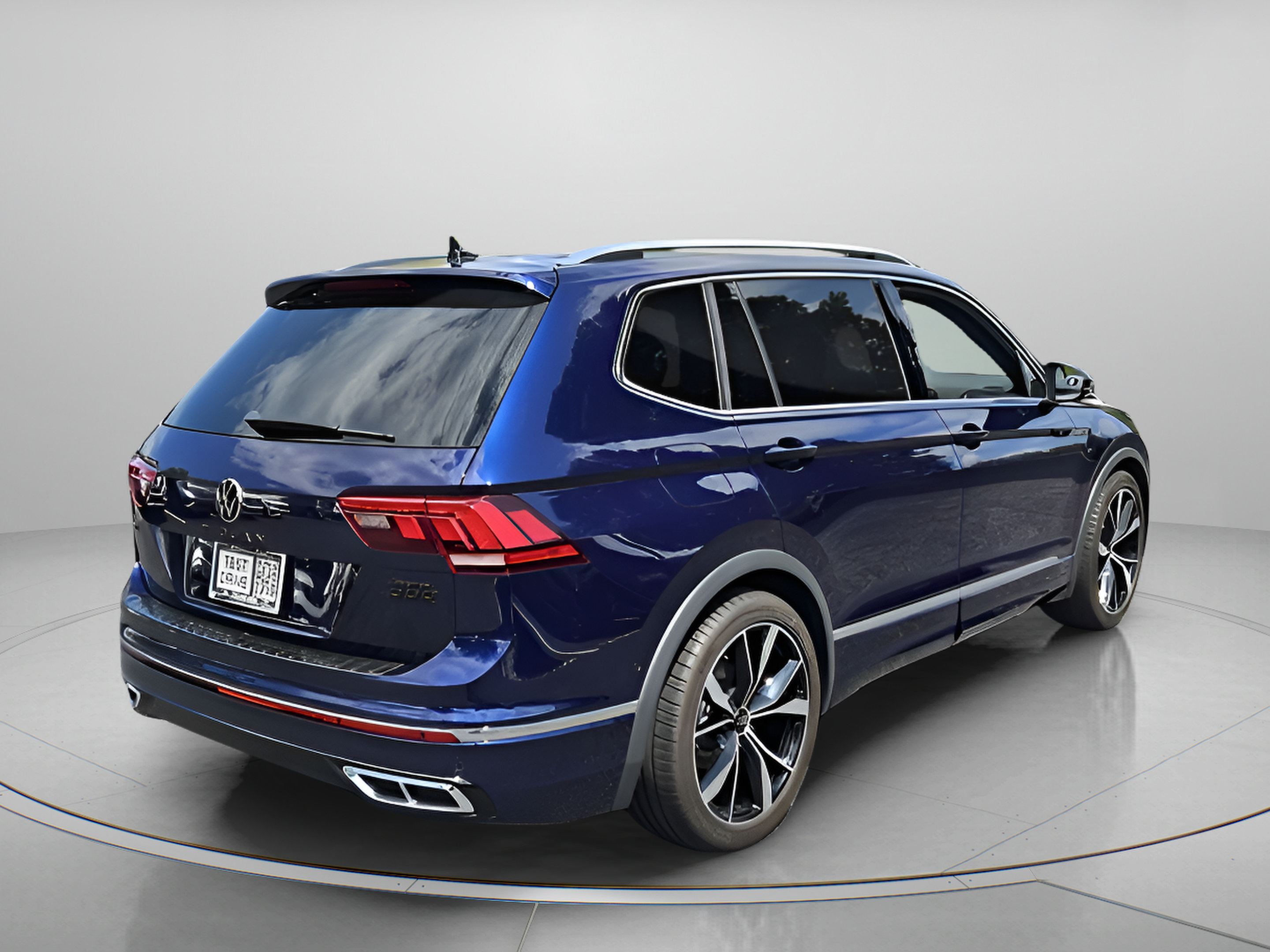 Used 2023 Volkswagen Tiguan SEL R-Line AWD/4WD image 5