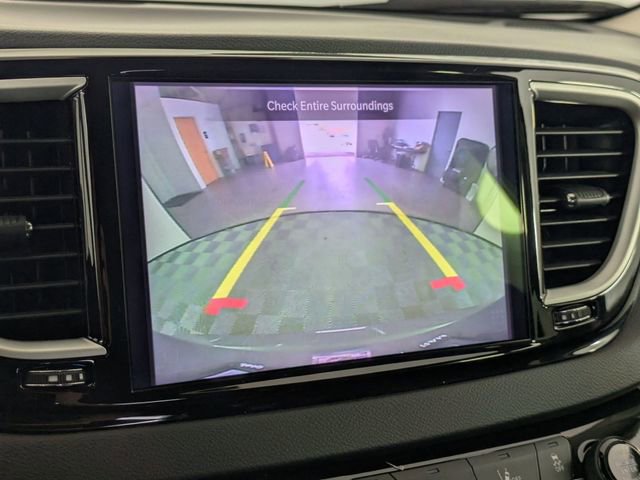 Used 2023 Chrysler Pacifica Touring-L image 17