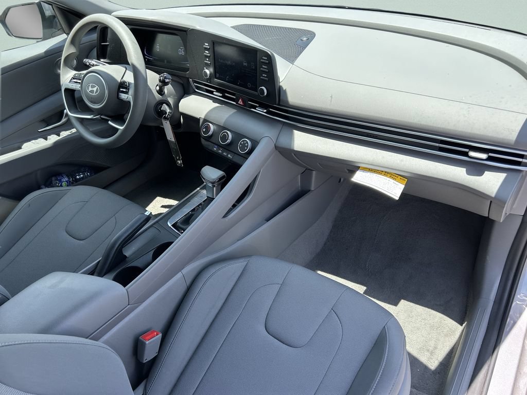 New 2025 Hyundai Elantra SE FWD image 13