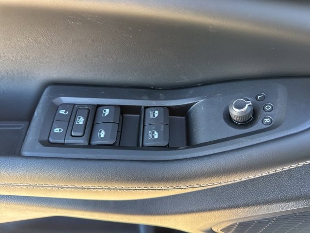 New 2025 Jeep Grand Cherokee Altitude image 9