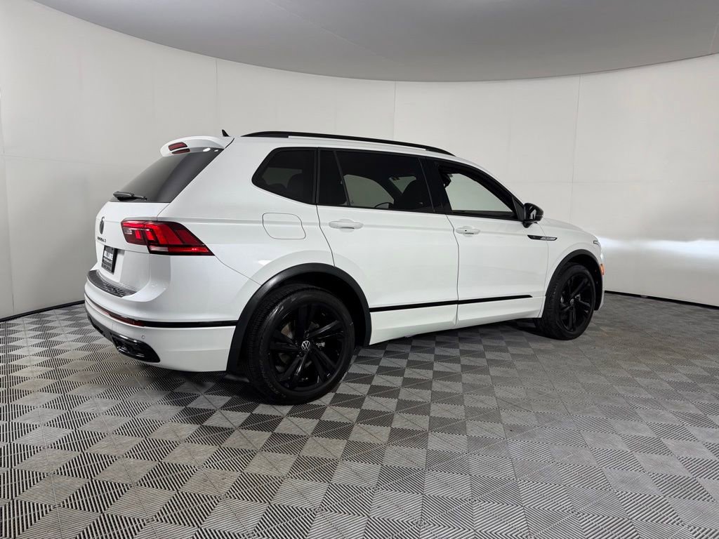 Used 2024 Volkswagen Tiguan SE R-Line FWD image 8