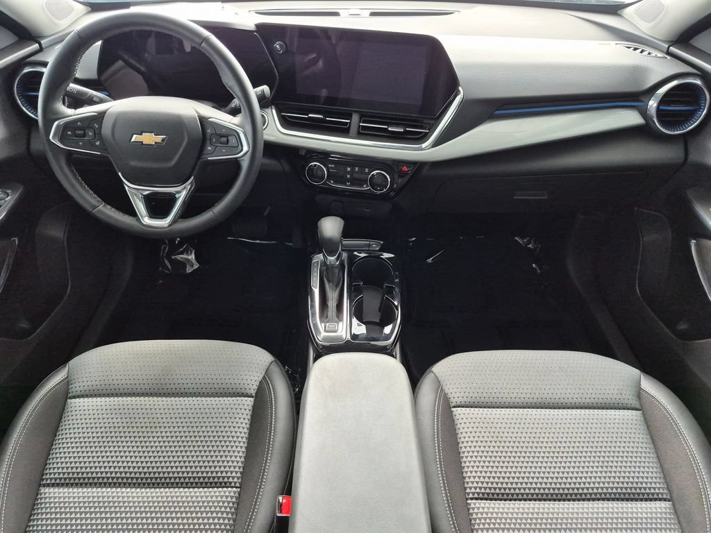 Used 2025 Chevrolet Trax LT w/ LT Convenience Package FWD image 24