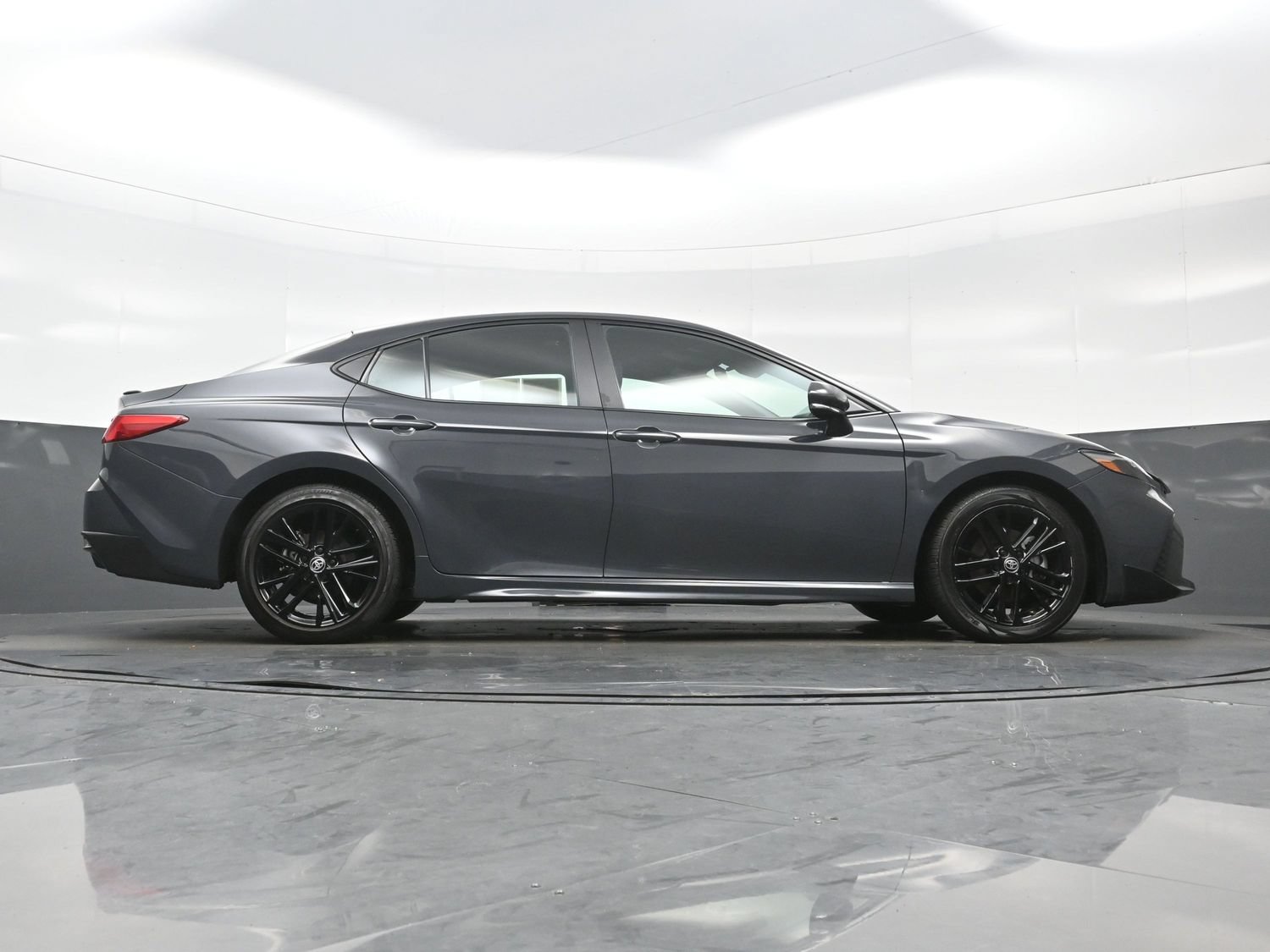 Used 2025 Toyota Camry SE FWD image 34