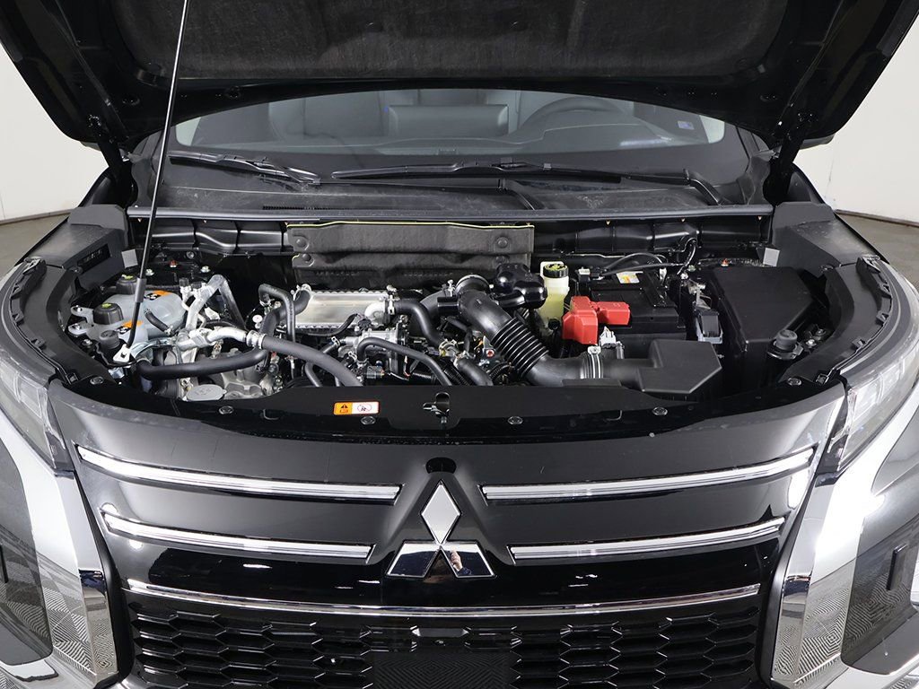 New 2026 Mitsubishi Outlander SE image 21