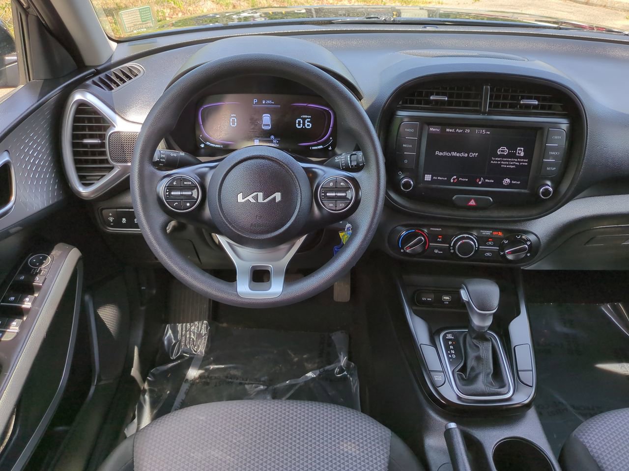 Certified 2023 Kia Soul LX w/ LX Technology Package FWD image 16