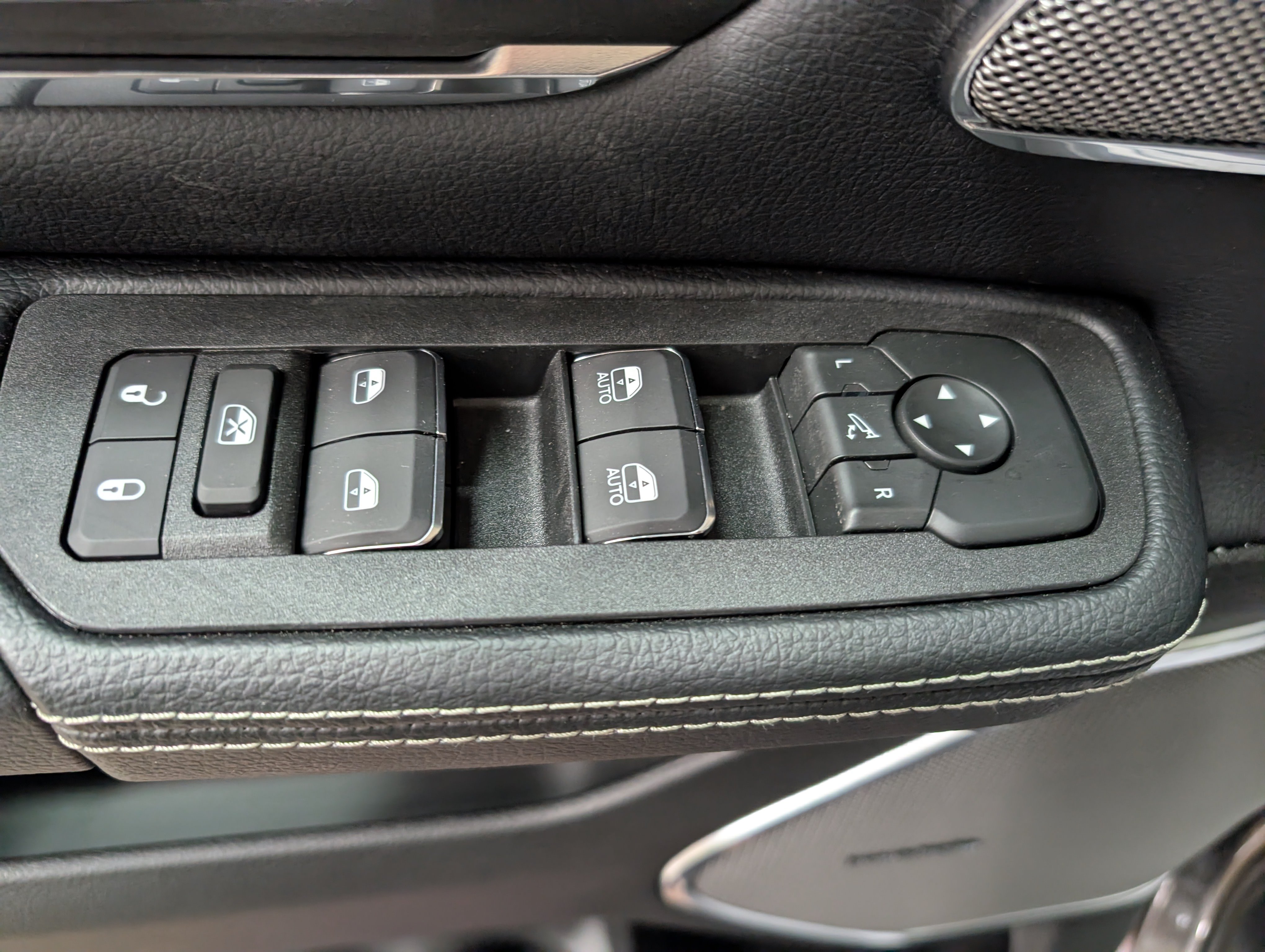 New 2026 RAM 1500 Laramie AWD/4WD image 16