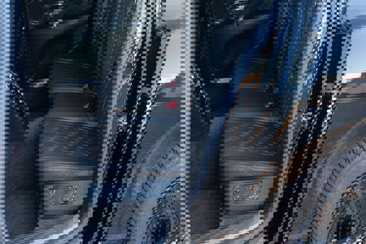 Used 2015 Bentley Flying Spur V8 image 71