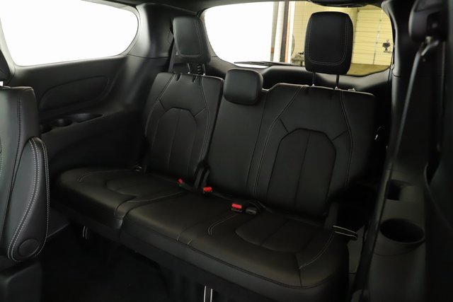 New 2026 Chrysler Pacifica Select image 22
