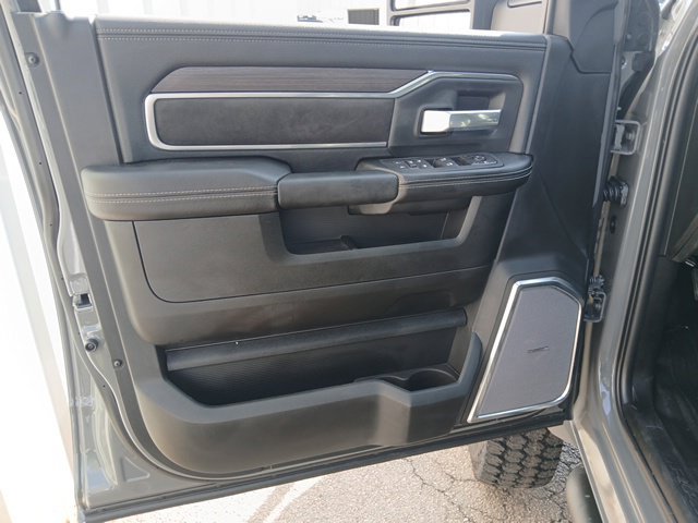 New 2026 RAM 4500 4x4 Crew Cab DRW w/ Laramie Trim Package image 57