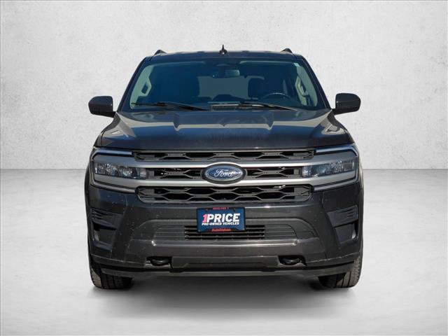 Used 2023 Ford Expedition XLT image 2