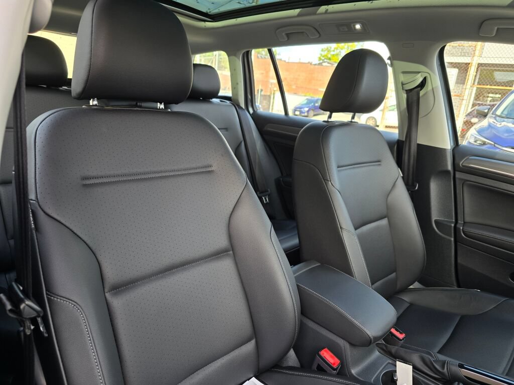 Used 2017 Volkswagen Golf Alltrack SE AWD/4WD image 10