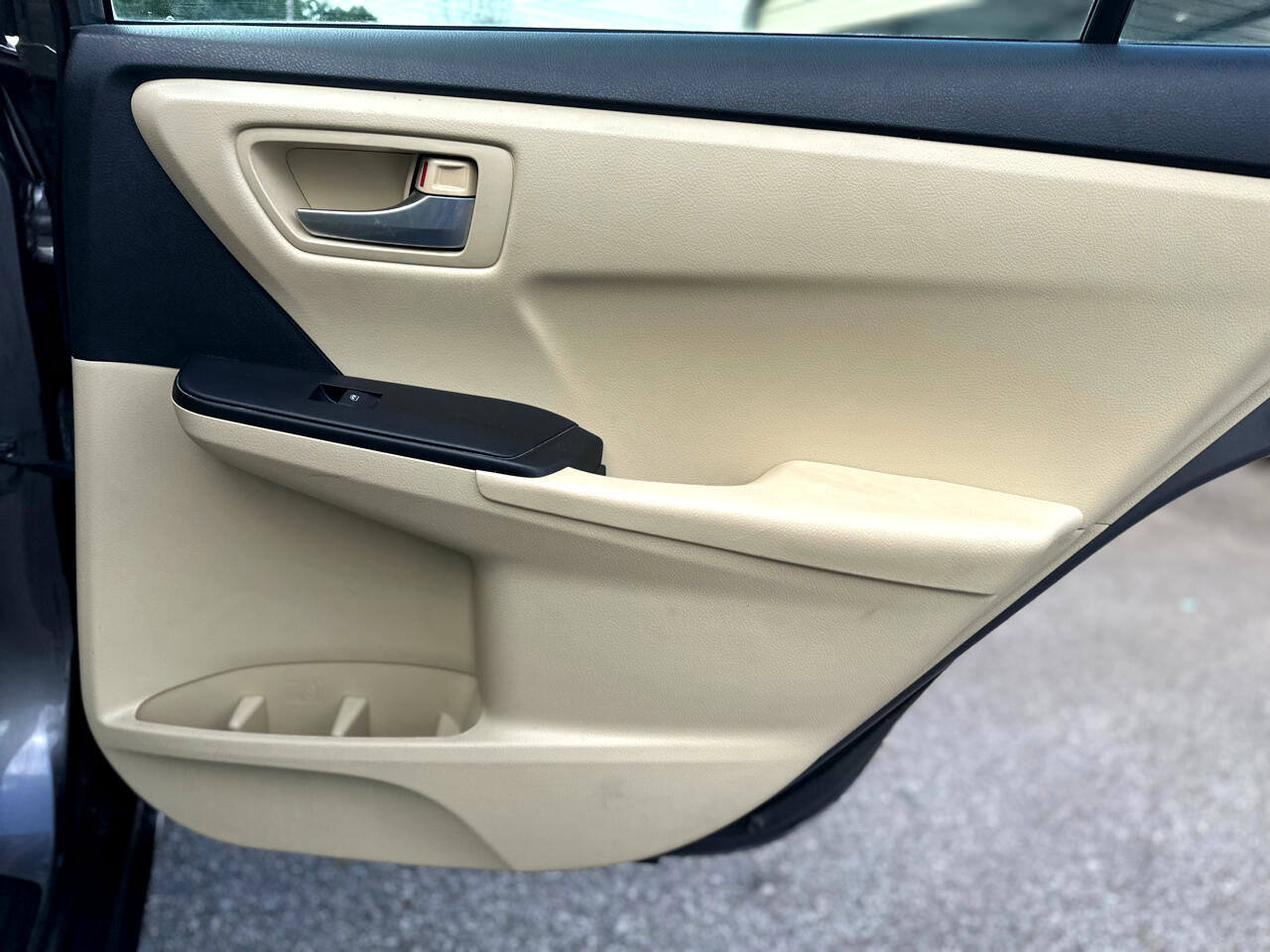 Used 2015 Toyota Camry LE image 36