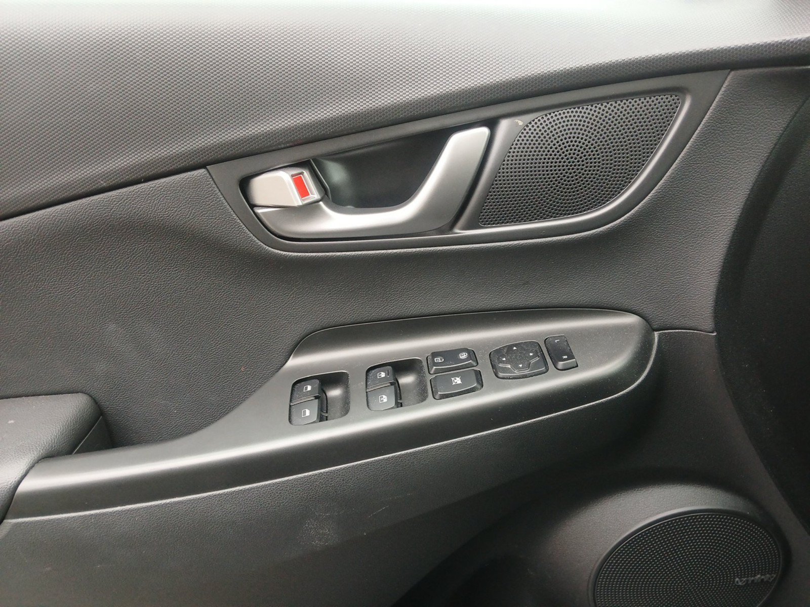 Used 2020 Hyundai Kona Limited AWD/4WD image 17