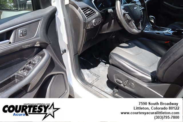 Used 2018 Ford Edge Titanium w/ Technology Package AWD/4WD image 22