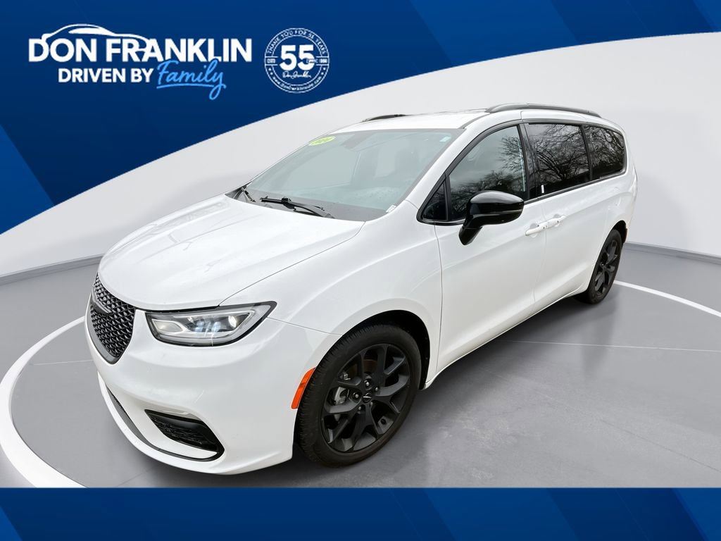 Used 2024 Chrysler Pacifica Touring-L w/ S Appearance Package FWD image 1