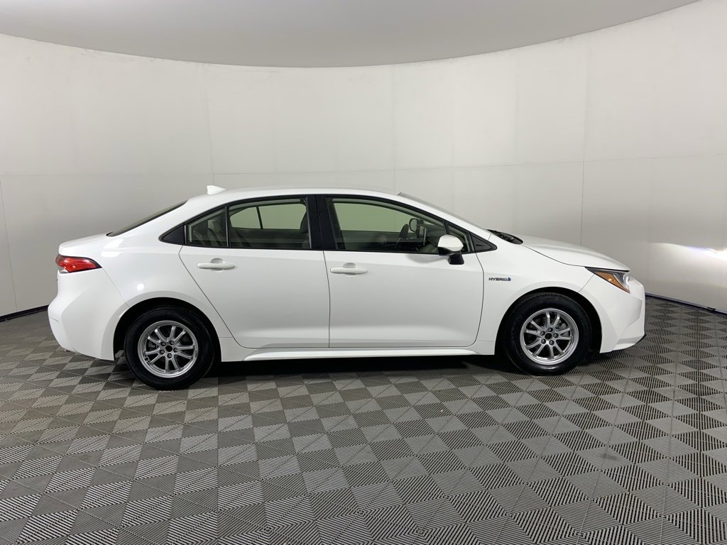 Used 2021 Toyota Corolla LE image 2