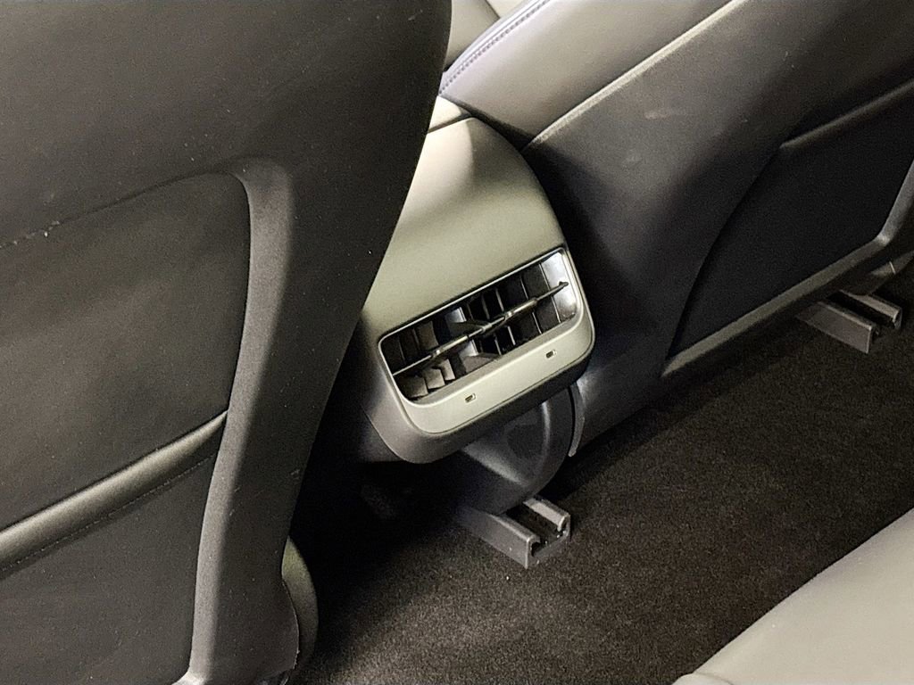 Used 2023 Tesla Model 3 Standard Range image 16