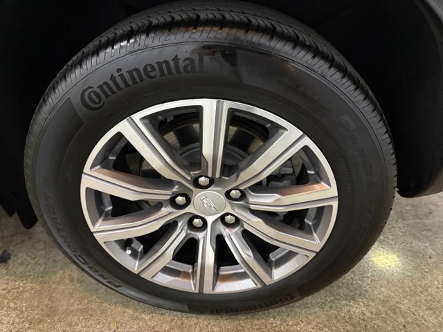 Used 2023 Cadillac XT4 Sport w/ Sun And Sound Package AWD/4WD image 8