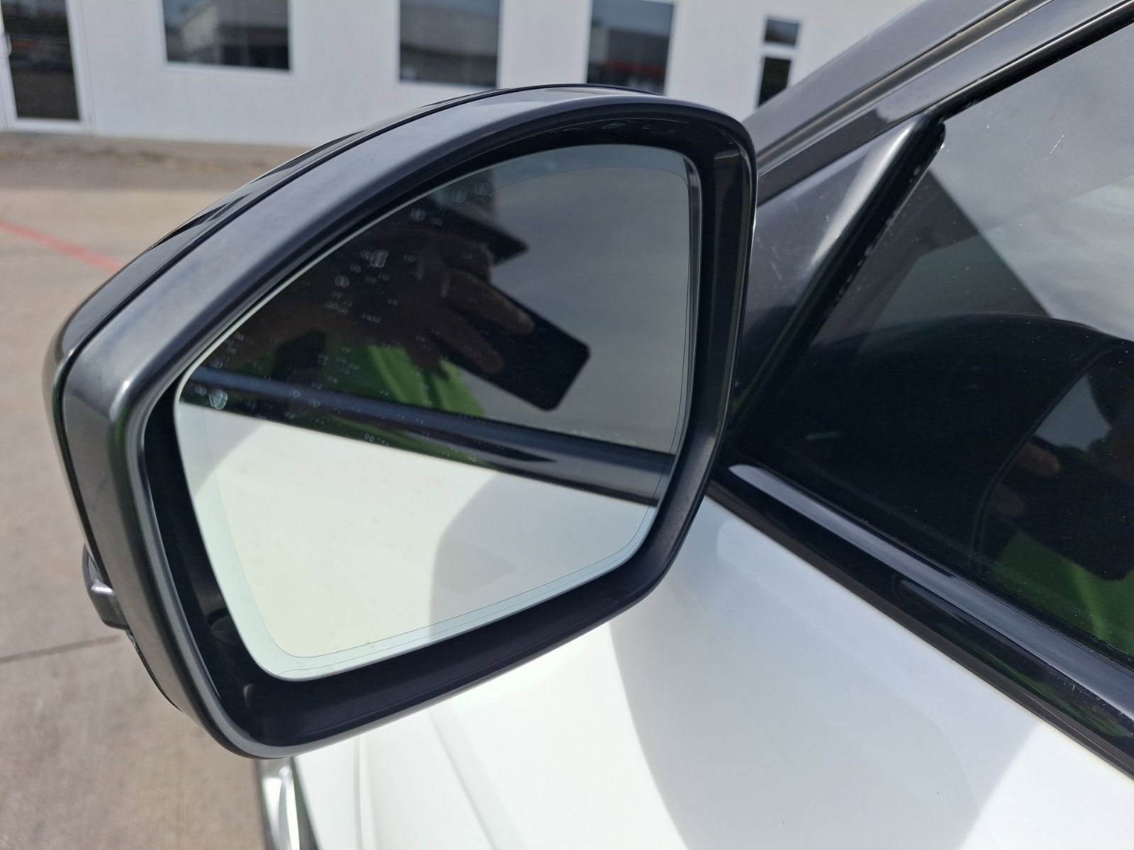 Used 2018 Land Rover Range Rover Evoque HSE Dynamic image 16