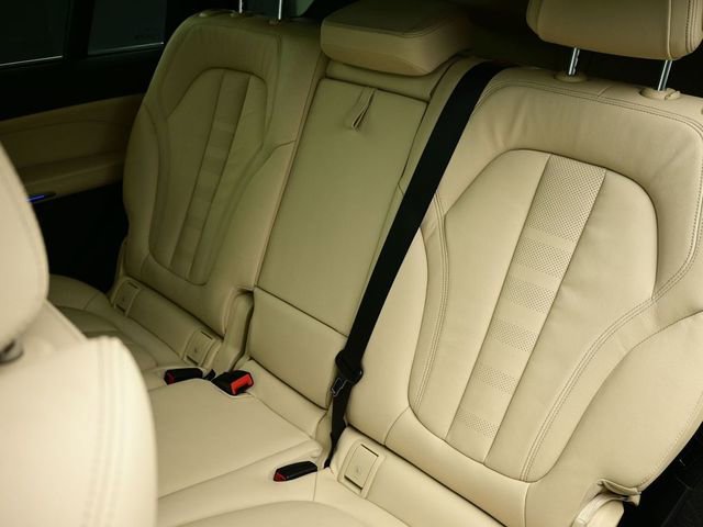 Used 2021 BMW X7 xDrive40i w/ Premium Package image 62
