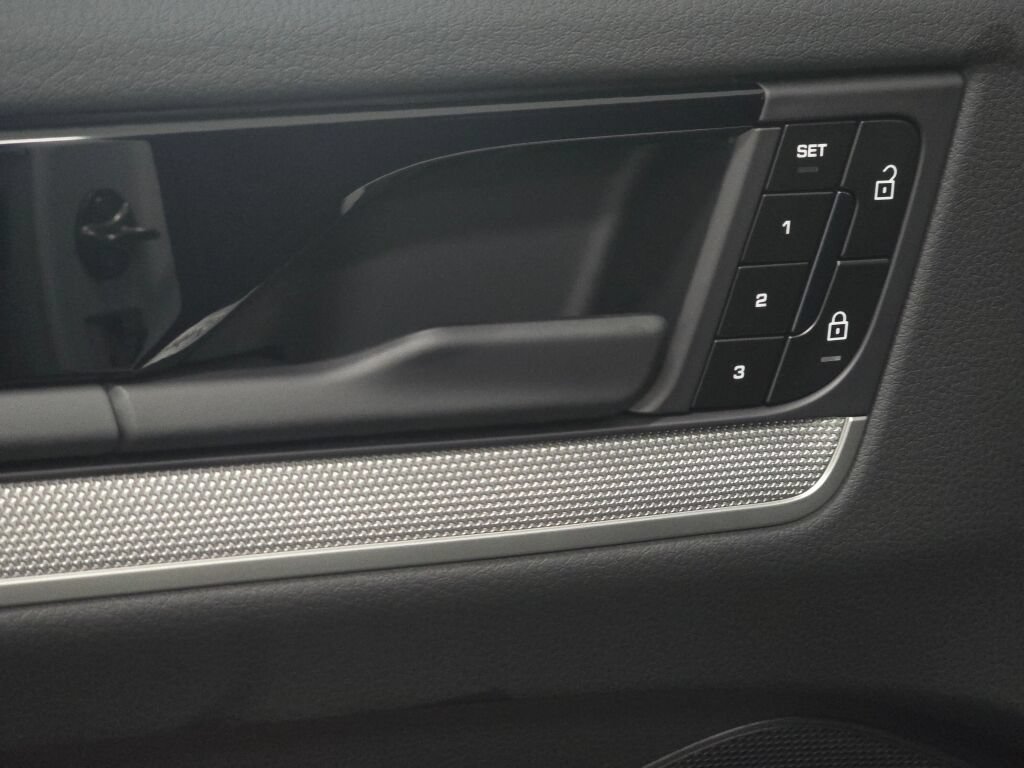 New 2026 Porsche Cayenne AWD/4WD image 36