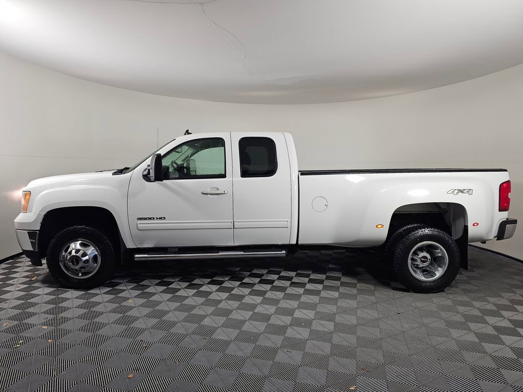 Used 2011 GMC Sierra 3500 SLT w/ SLT Convenience Package image 4