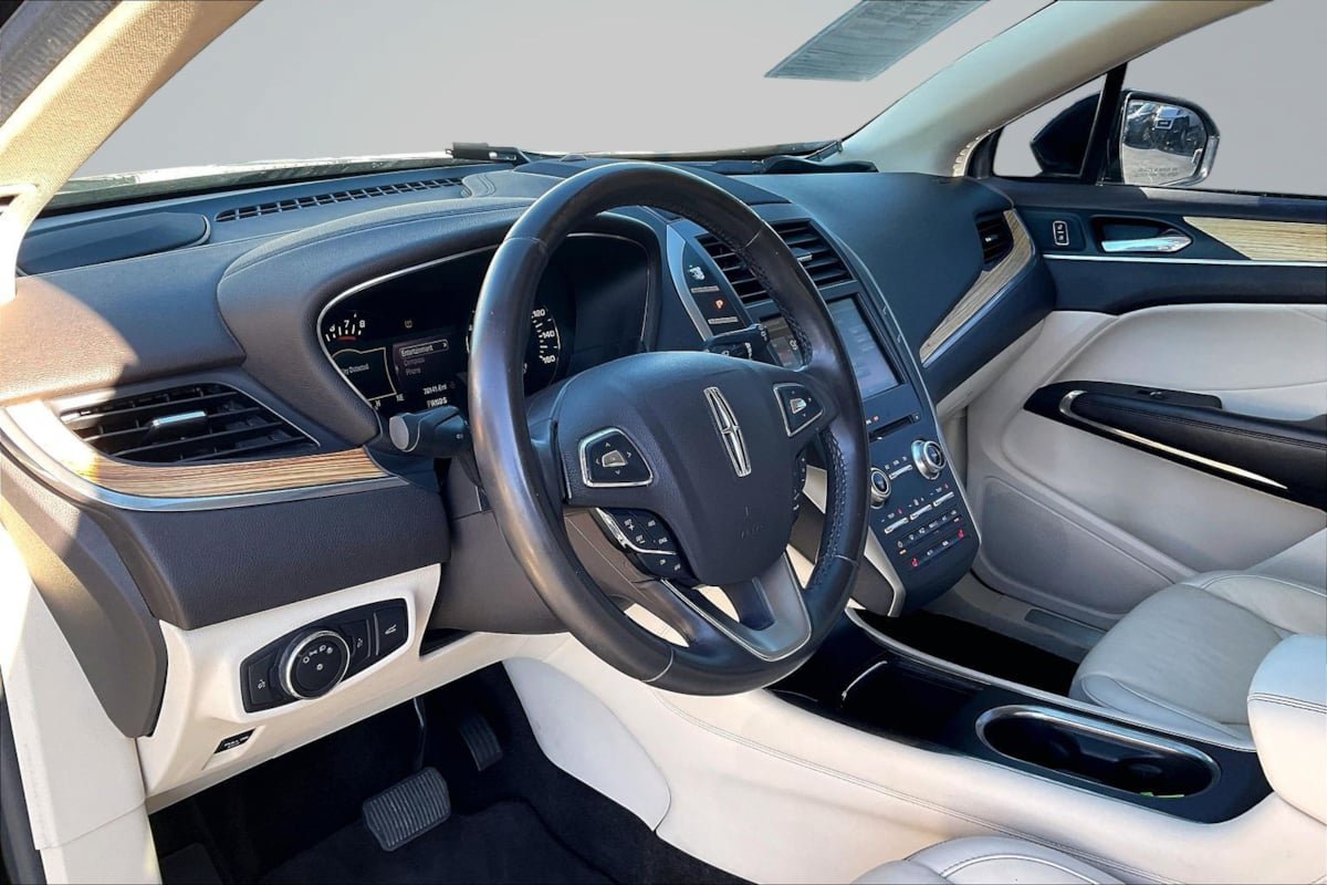 Used 2015 Lincoln MKC FWD w/ Equipment Group 101A Select image 14