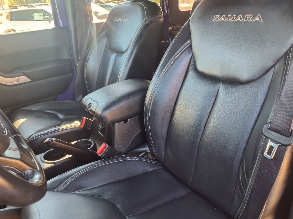 Used 2017 Jeep Wrangler Unlimited Sahara w/ Max Tow Package AWD/4WD image 8