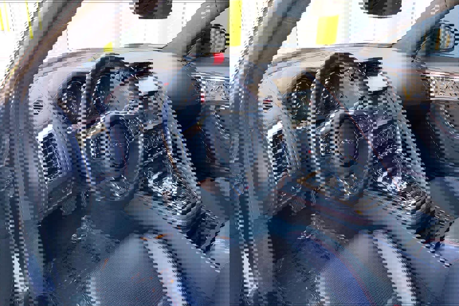 Used 2020 Jaguar F-TYPE Checkered Flag image 16