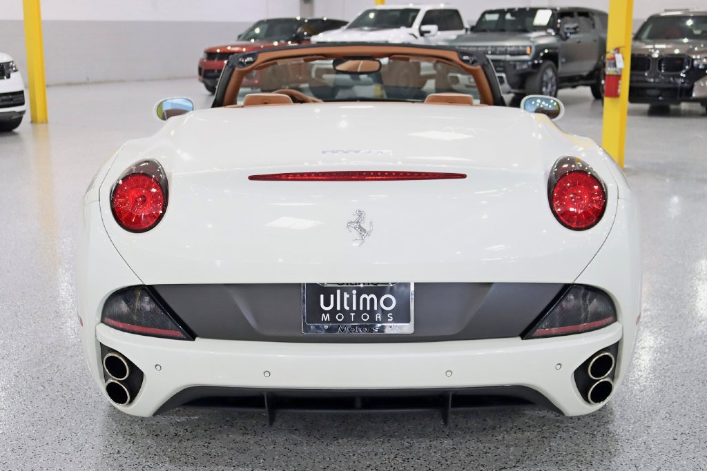 Used 2011 Ferrari California RWD image 16