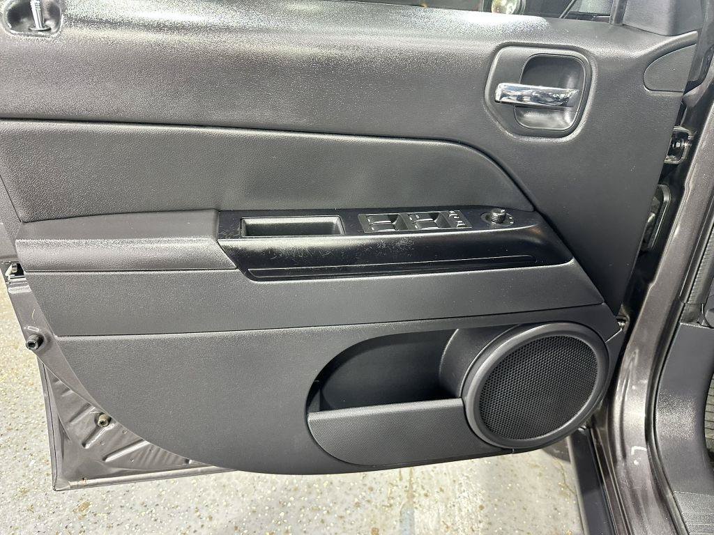 Used 2016 Jeep Patriot High Altitude AWD/4WD image 12