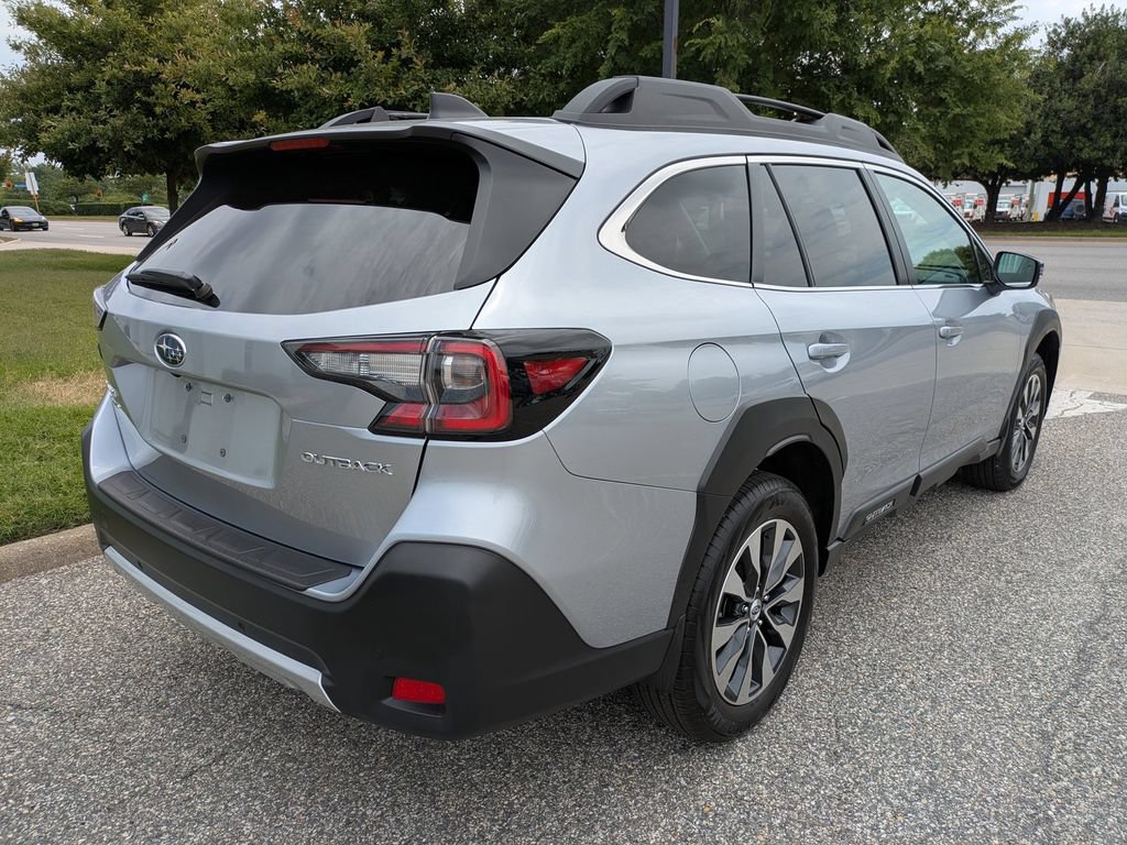 Used 2025 Subaru Outback Limited AWD/4WD image 4