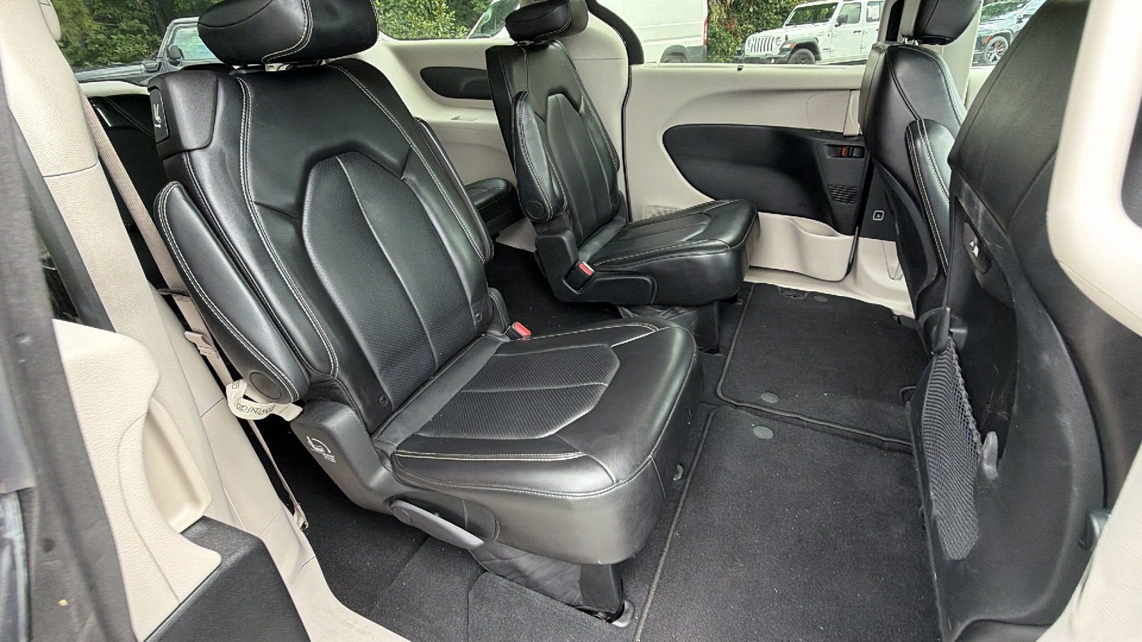 Used 2024 Chrysler Pacifica Touring-L FWD image 20