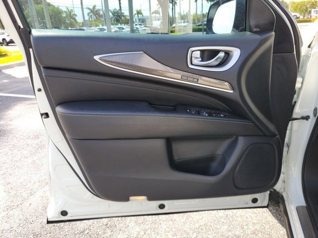 Used 2019 INFINITI QX60 Luxe w/ Essential Package image 16